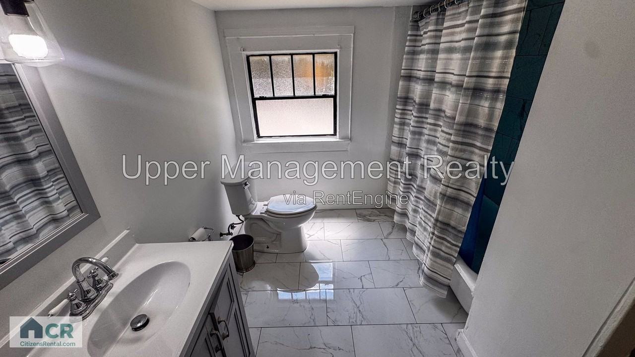 1601 Broadway St #B - Photo 4 of 13