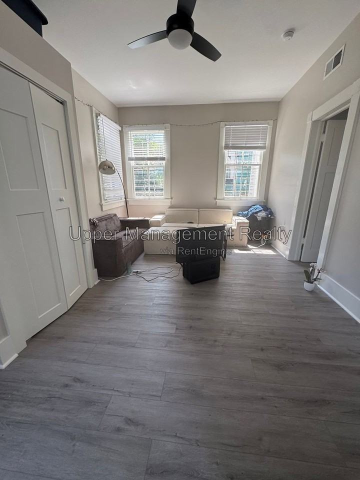 7212 Oak St - Photo 4 of 11