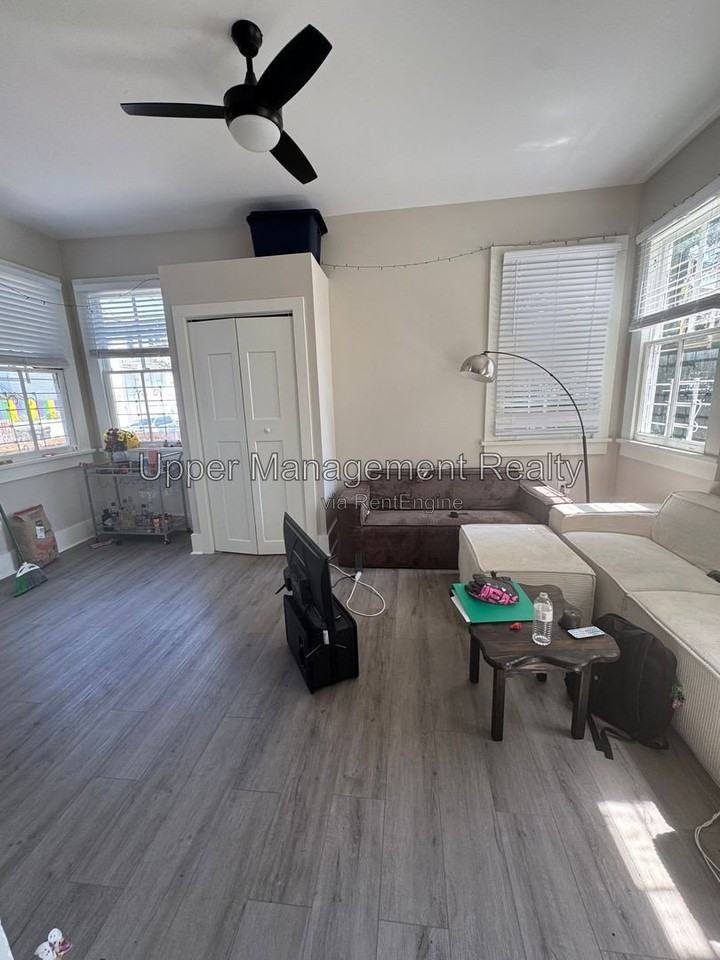 7212 Oak St - Photo 5 of 11