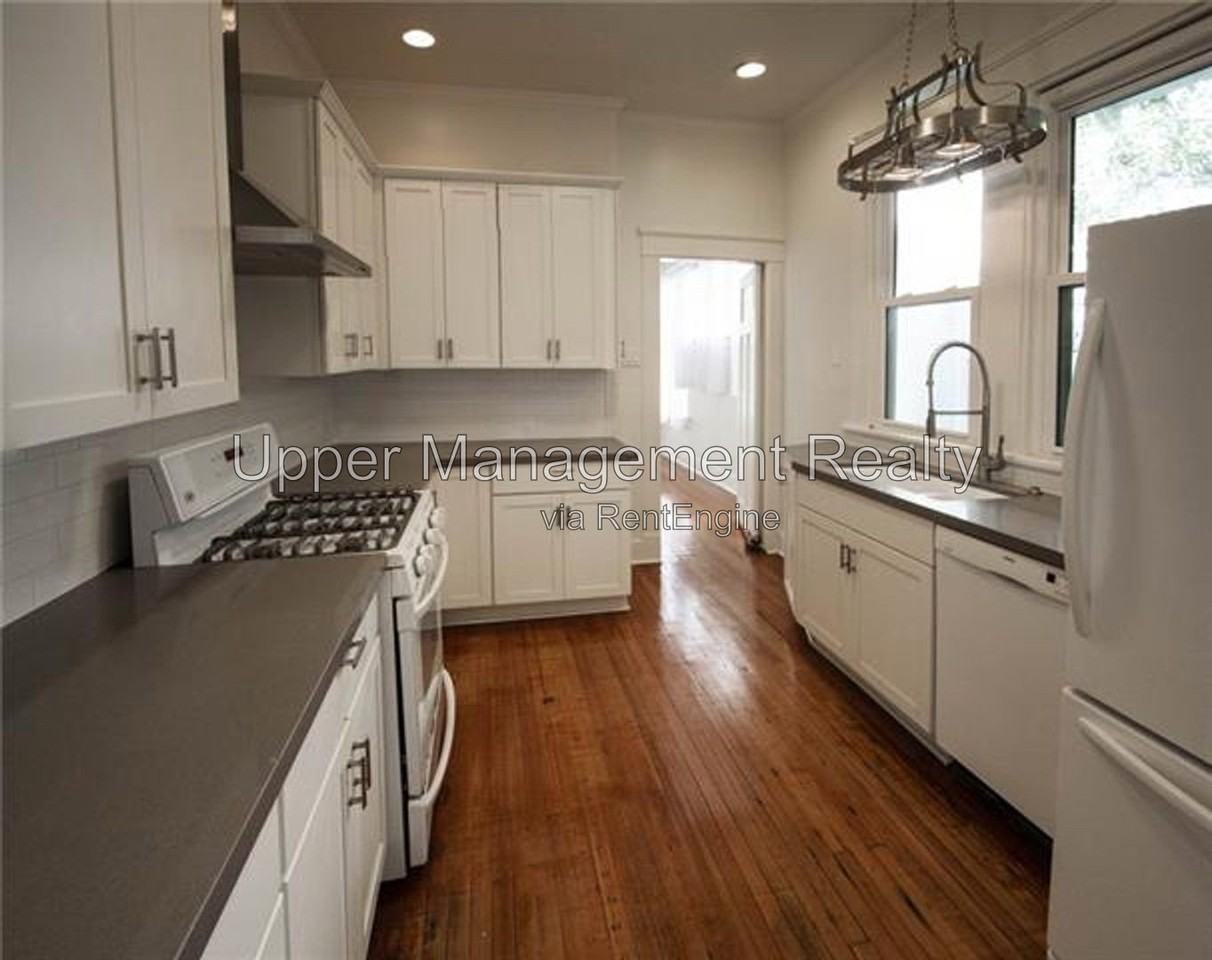 1519 Pine St - Photo 7 of 17