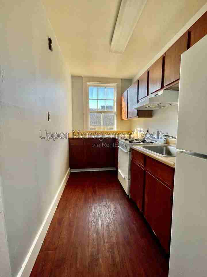 2324 Calhoun St #D - Photo 6 of 7