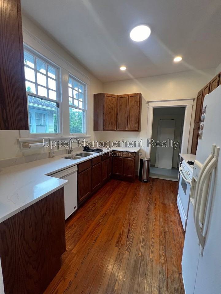 1415 Broadway St - Photo 5 of 12
