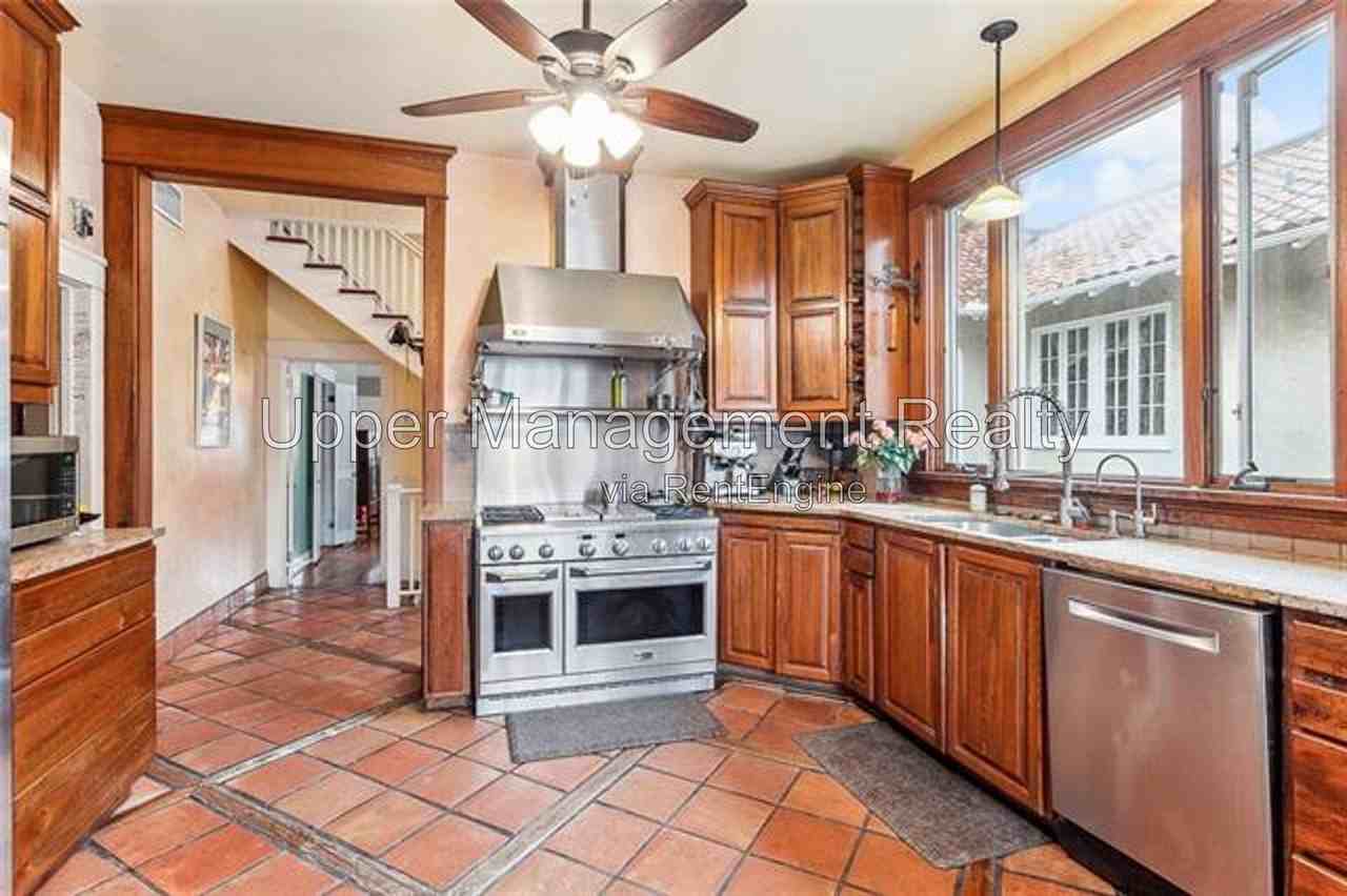 7533 Jeannette St - Photo 4 of 15