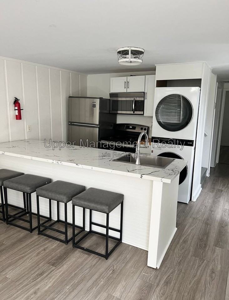 1138 Adams St #1136 - Photo 4 of 9