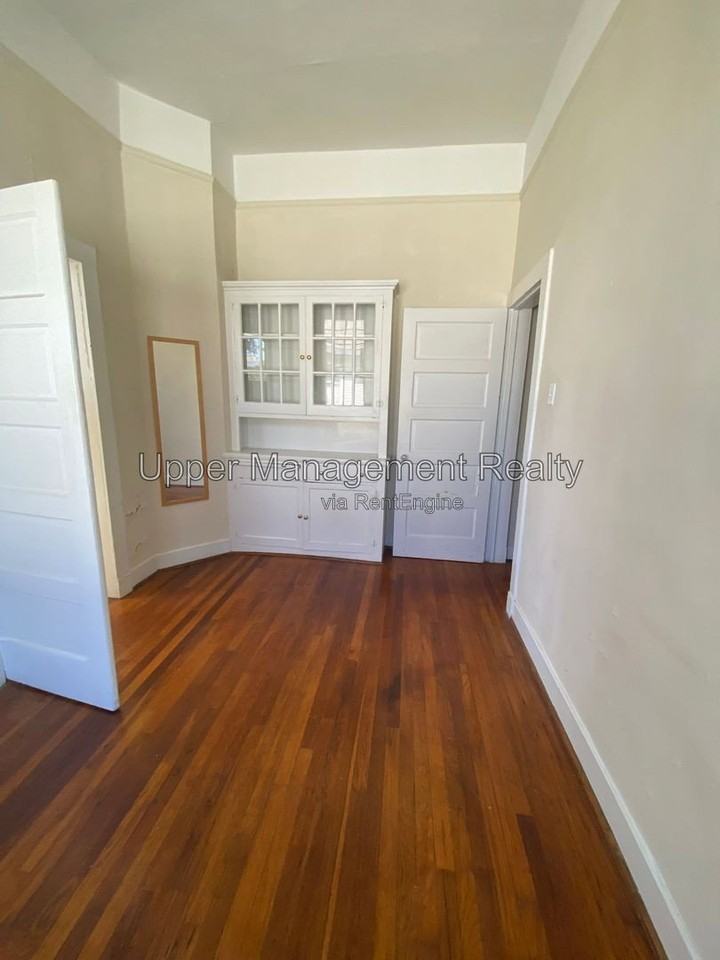 2201 Calhoun St #C - Photo 5 of 9