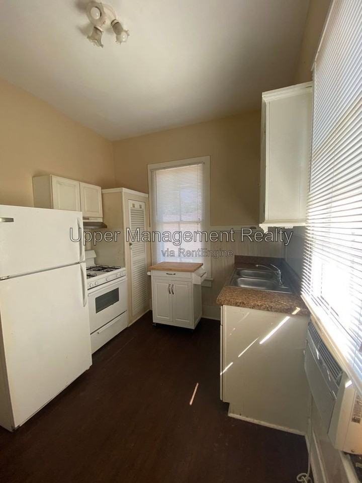 2201 Calhoun St #C - Photo 7 of 9