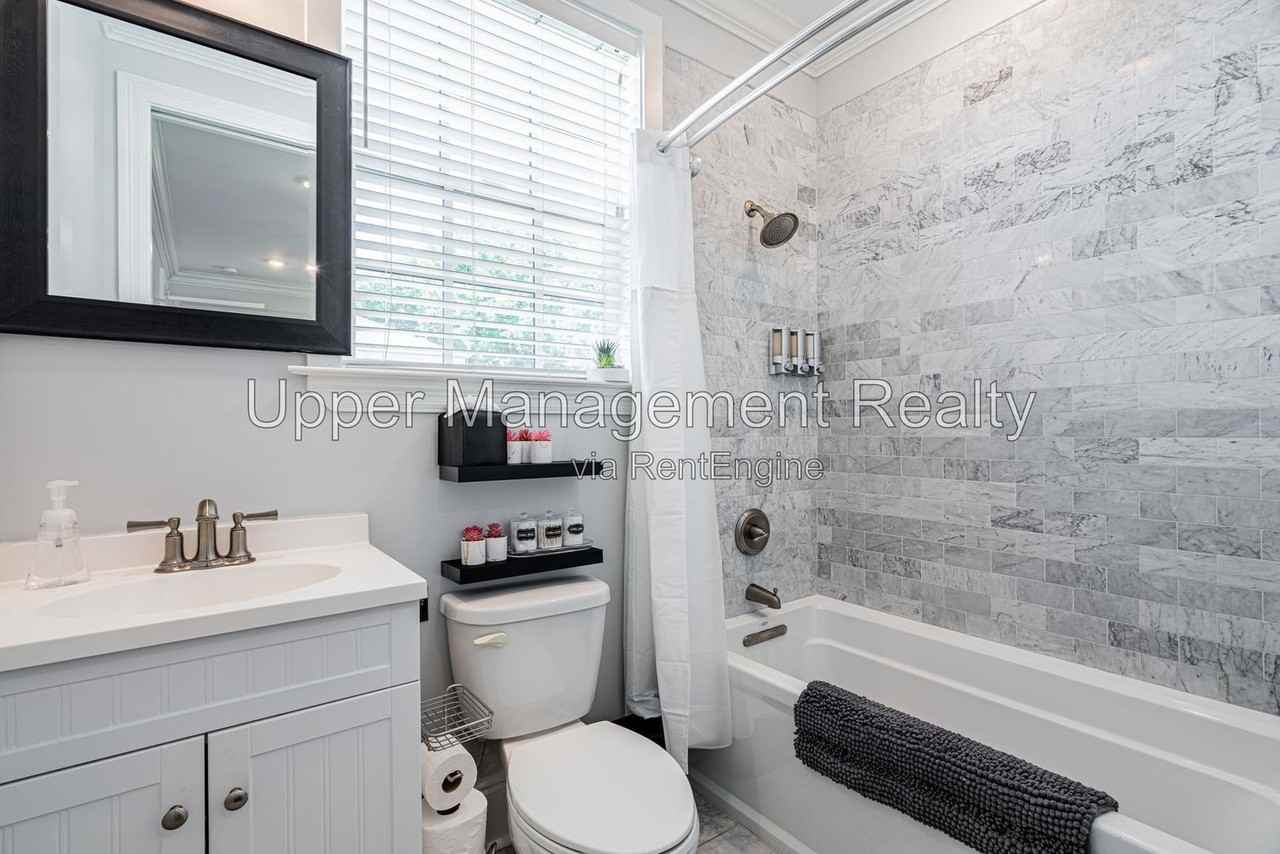 1201 Baronne St #6 - Photo 5 of 8