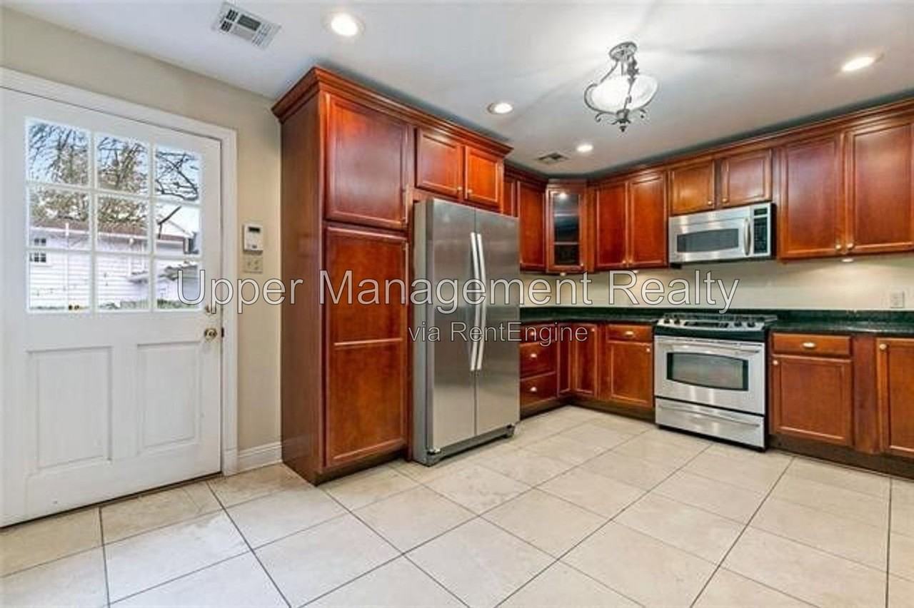 2330 Palmer Ave - Photo 5 of 15