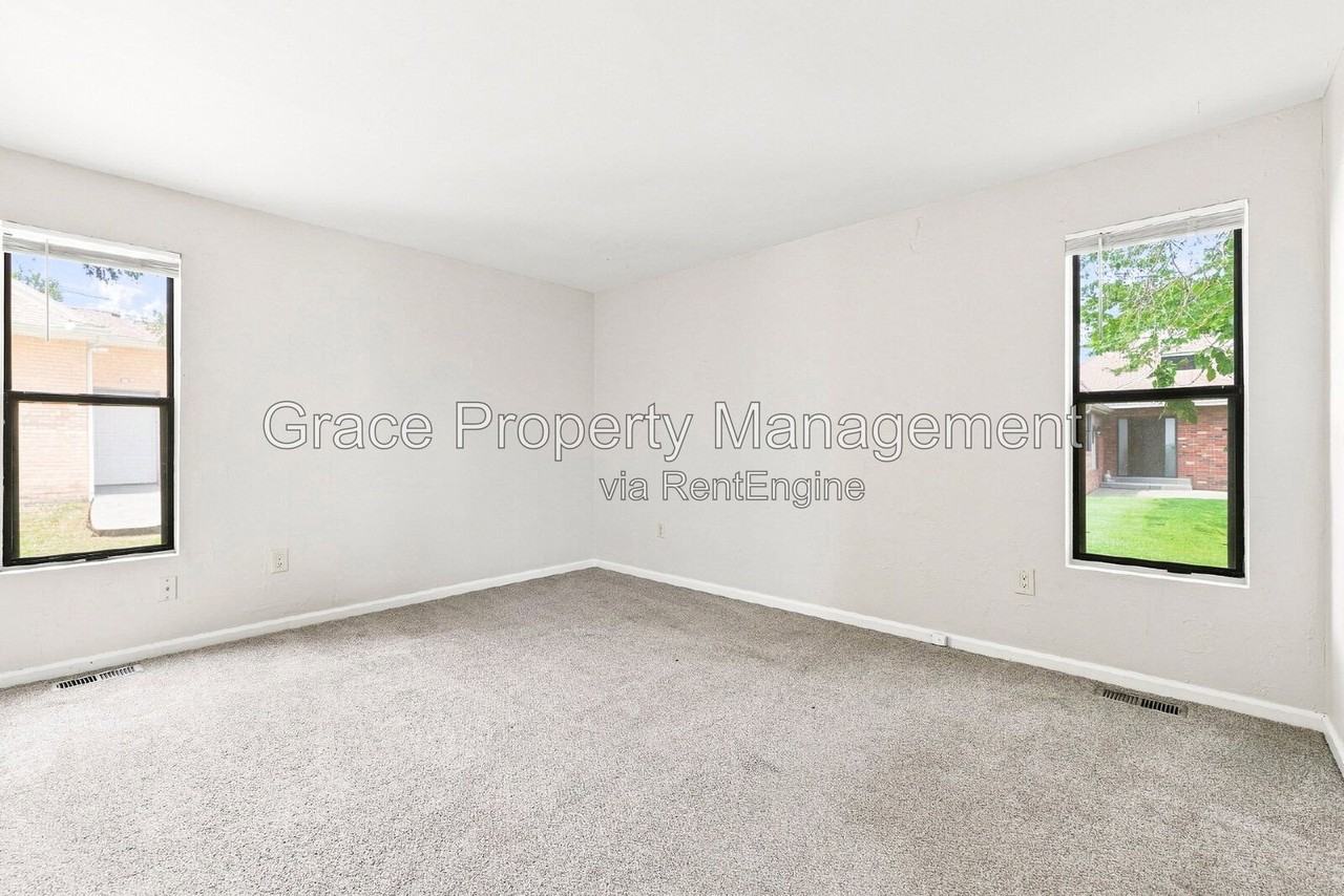 8917 E Chenango Ave - Photo 7 of 23
