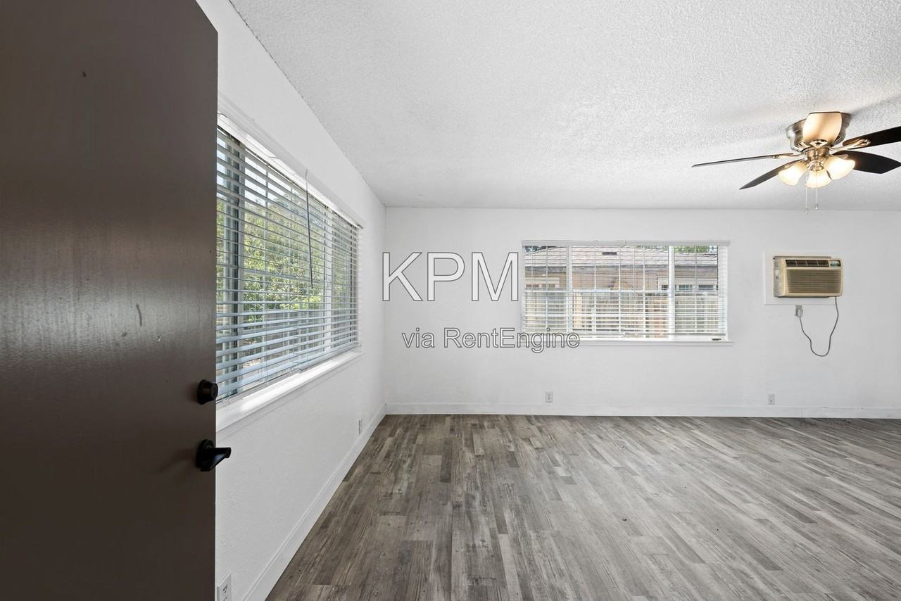 527 Lillian Ave - Photo 4 of 33