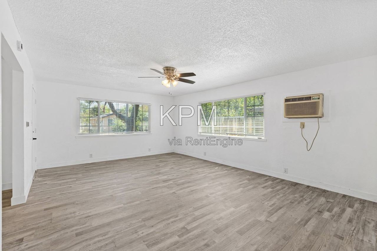 527 Lillian Ave - Photo 6 of 33
