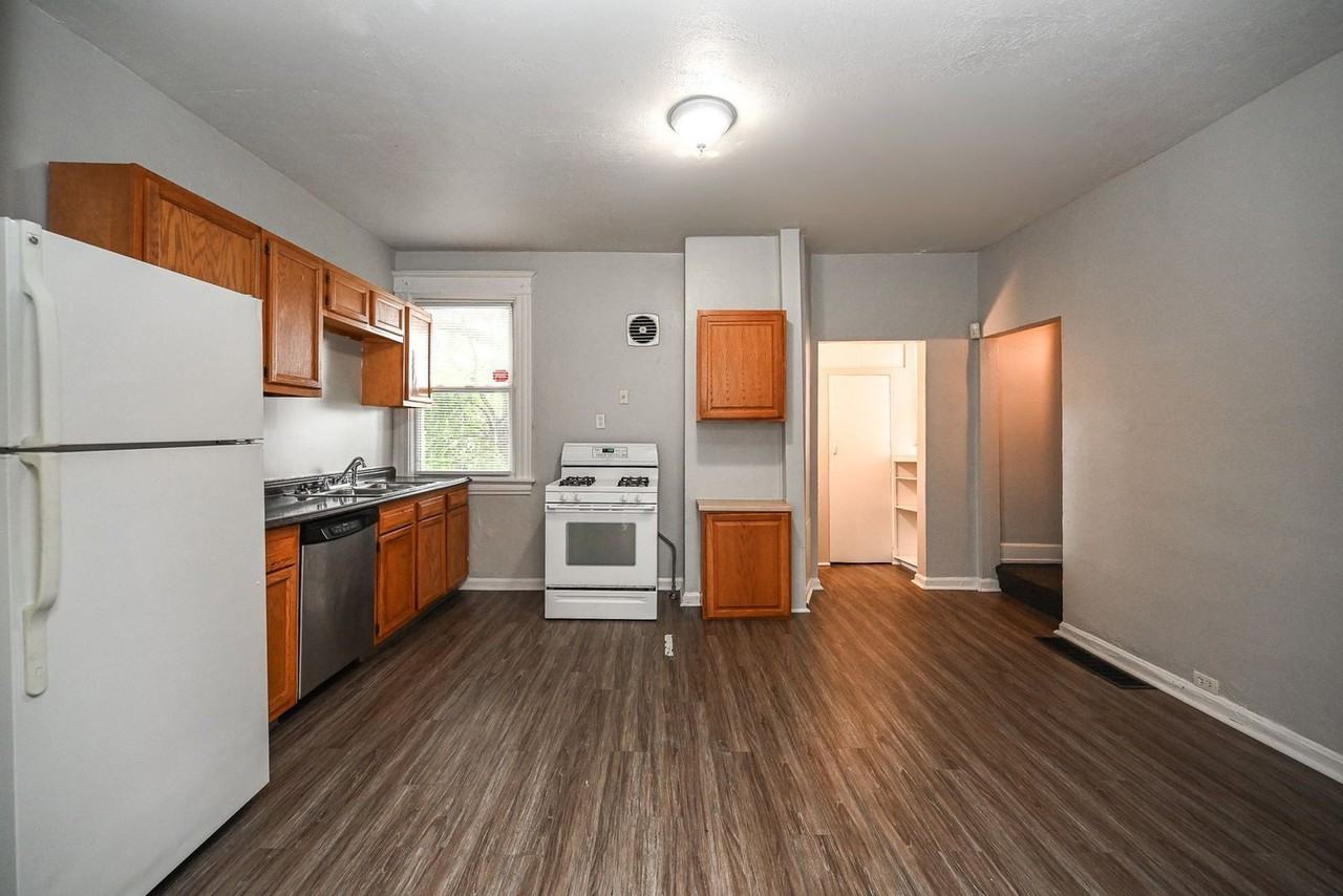 2535 Vestry Ave - Photo 2 of 24