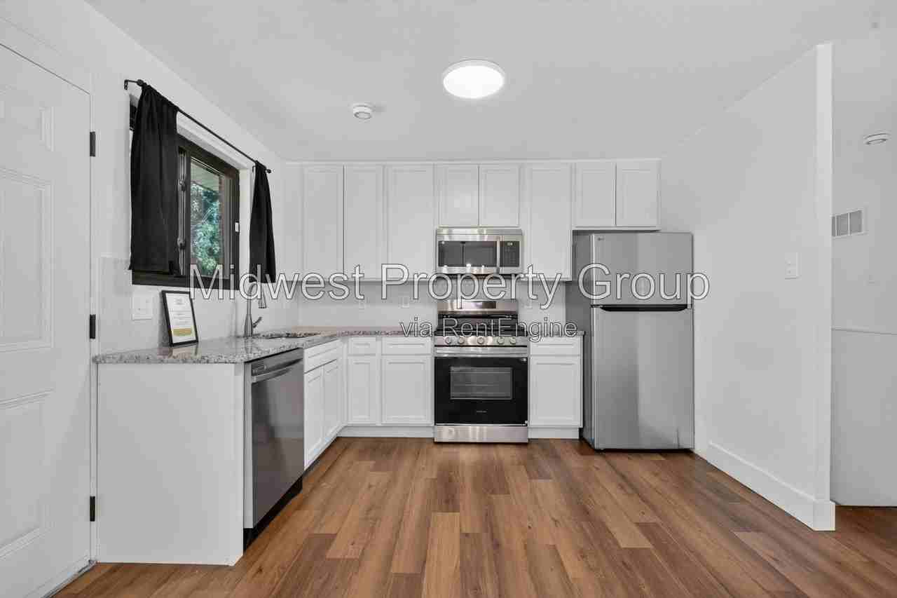 10204 Edgefield Dr - Photo 3 of 28