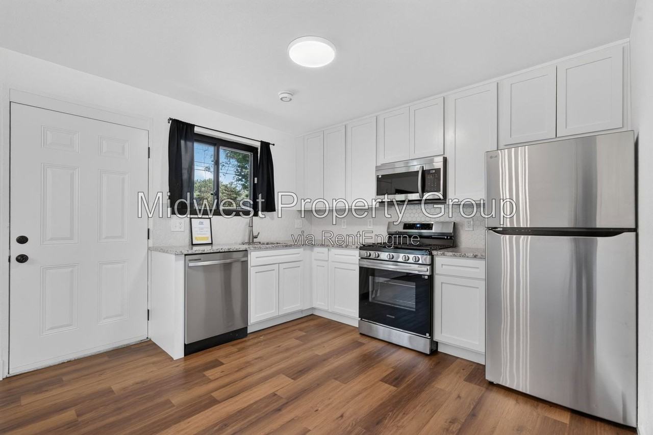 10204 Edgefield Dr - Photo 4 of 28