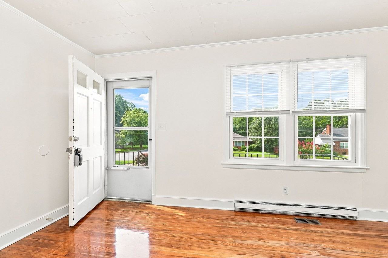 403 W Pine St - Photo 4 of 19