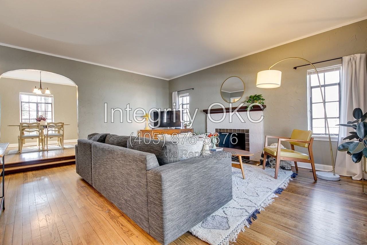 1803 Carey Pl - Photo 2 of 15
