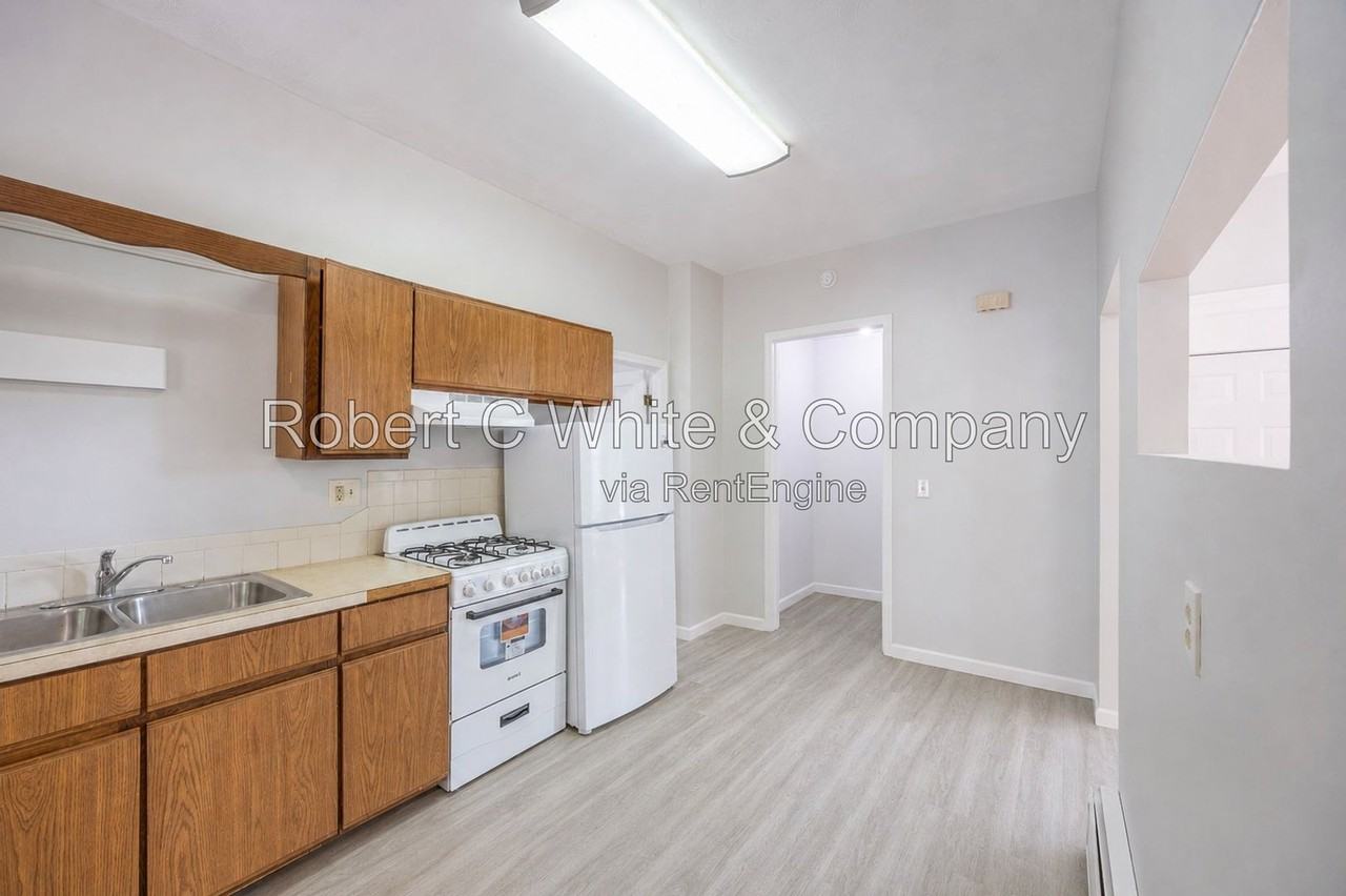 122 Union St #3 - Photo 4 of 12