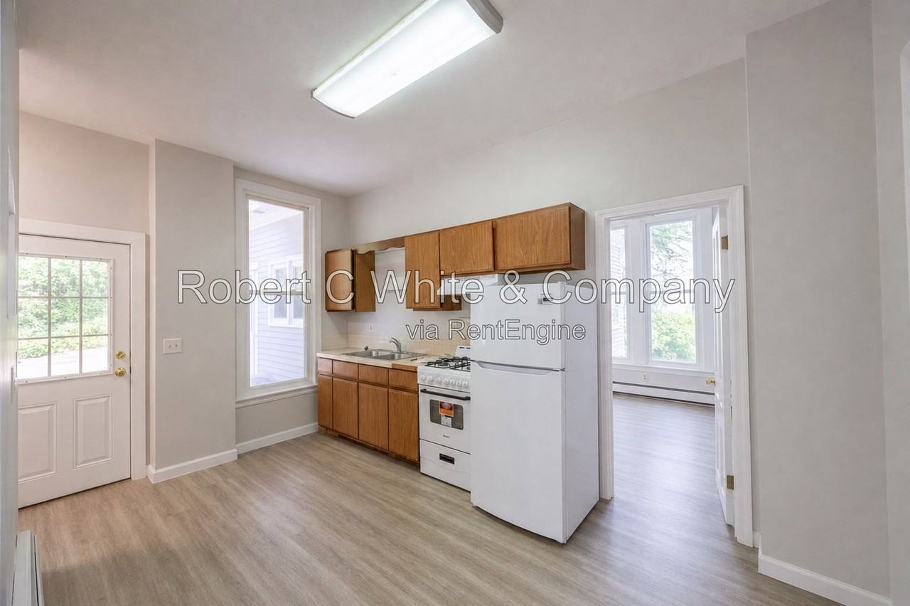122 Union St #3 - Photo 5 of 12