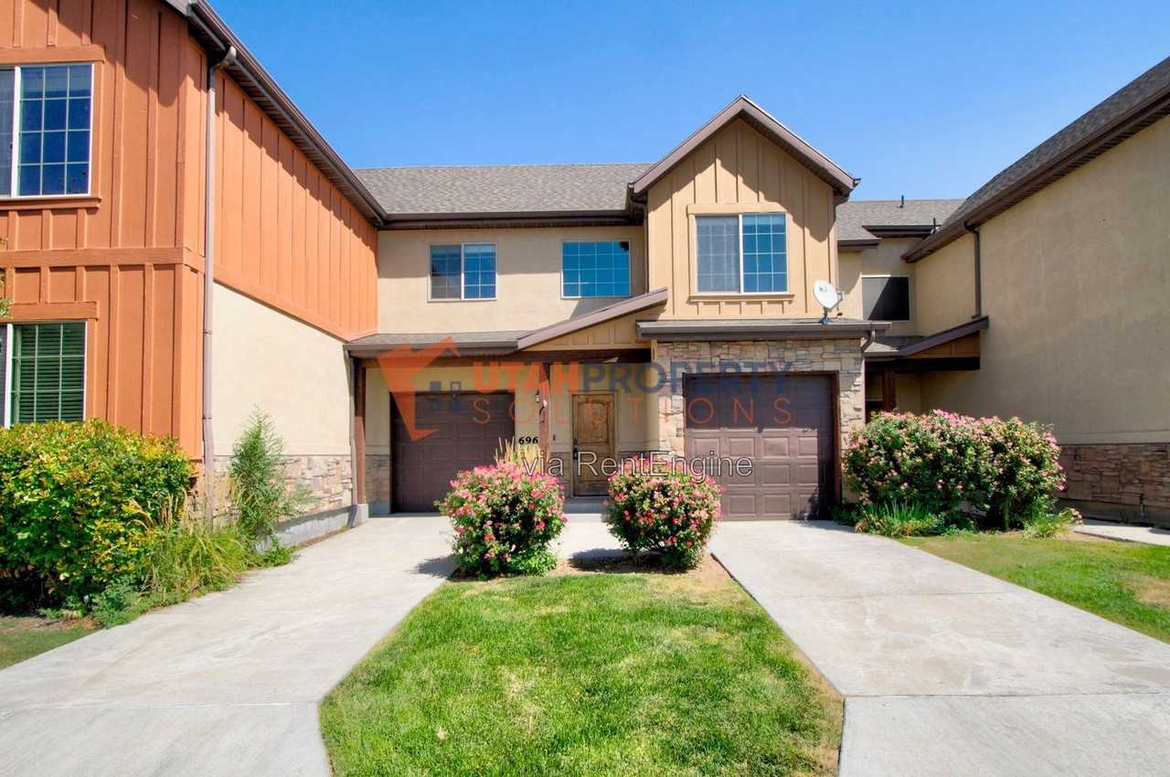 696 W Warm Creek Bay - Photo 3 of 31