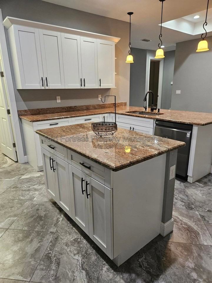 3226 Vera Ct - Photo 3 of 22