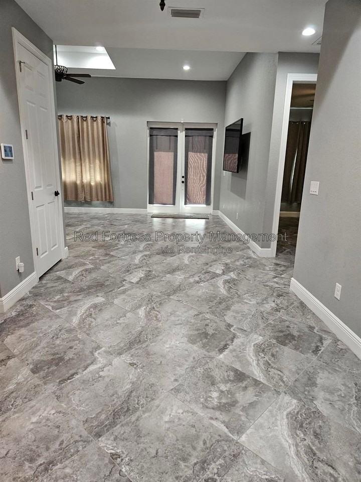 3226 Vera Ct - Photo 4 of 22