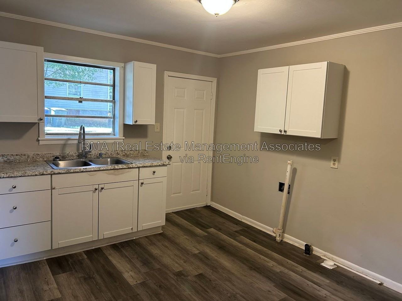 206 Austin Ave - Photo 3 of 6