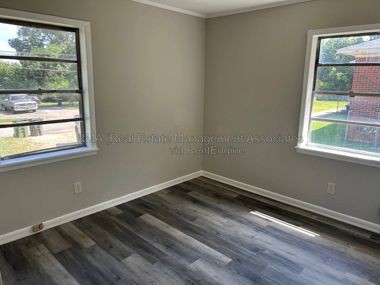 206 Austin Ave - Photo 4 of 6