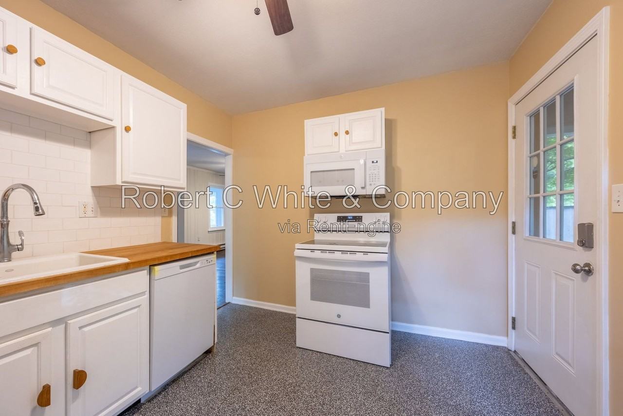102 Lake Rd - Photo 5 of 23