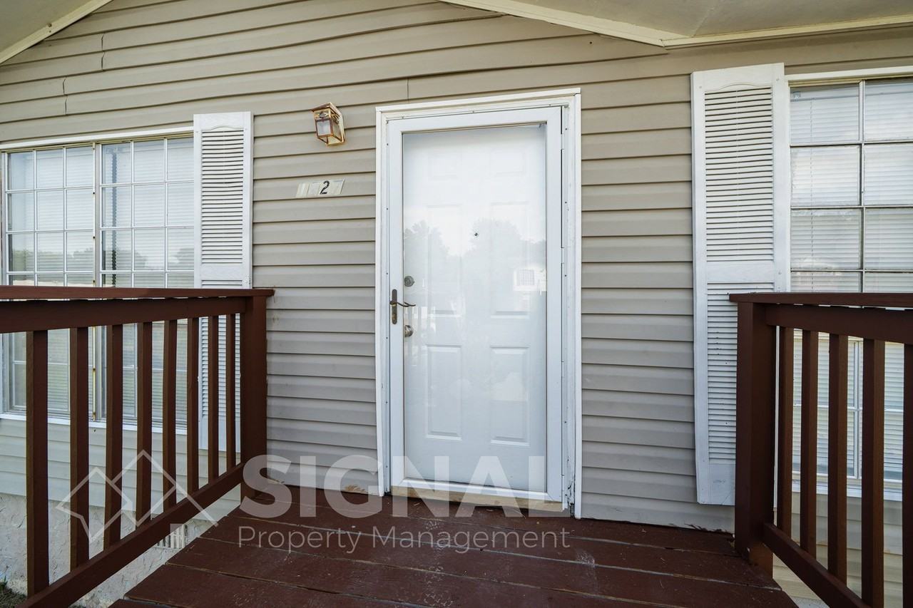 1827 Huntington Dr - Photo 4 of 25