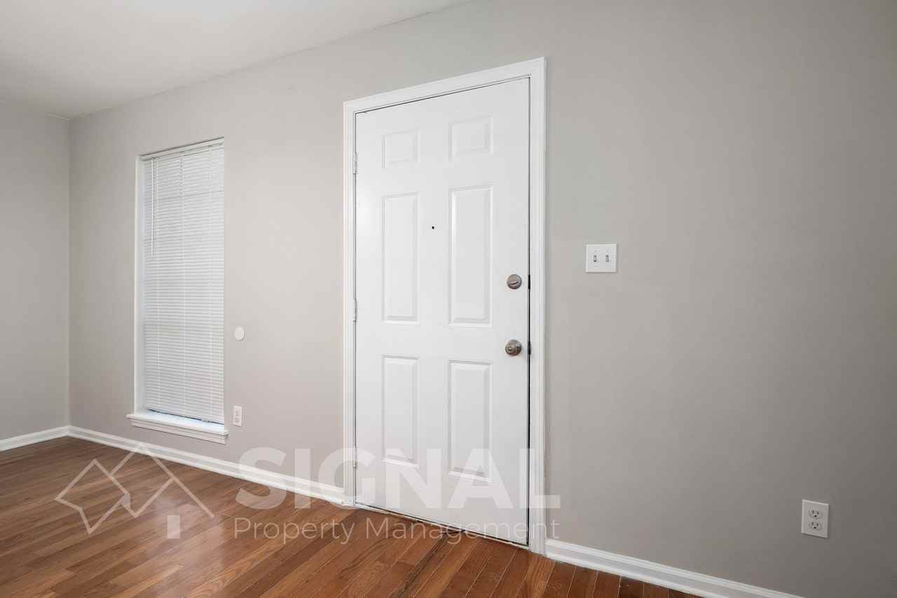 1827 Huntington Dr - Photo 5 of 25