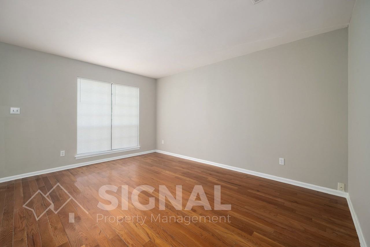 1827 Huntington Dr - Photo 7 of 25