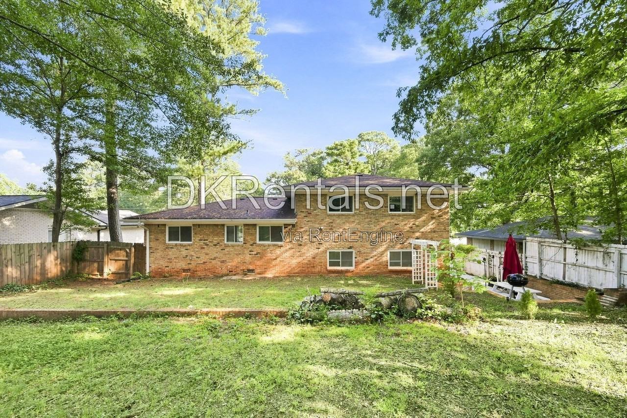 2494 Glenrock Dr - Photo 3 of 20