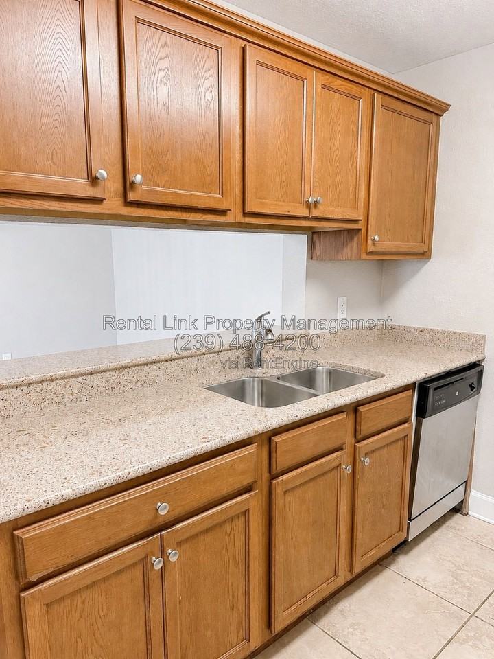 4016 Crockers Lake Blvd #422 - Photo 5 of 28