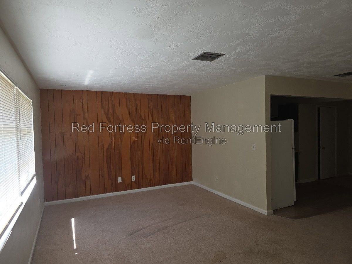 718 Karlov St - Photo 2 of 8