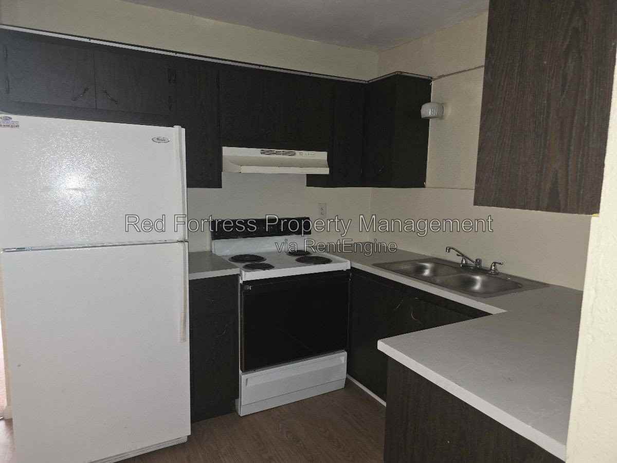 718 Karlov St - Photo 4 of 8