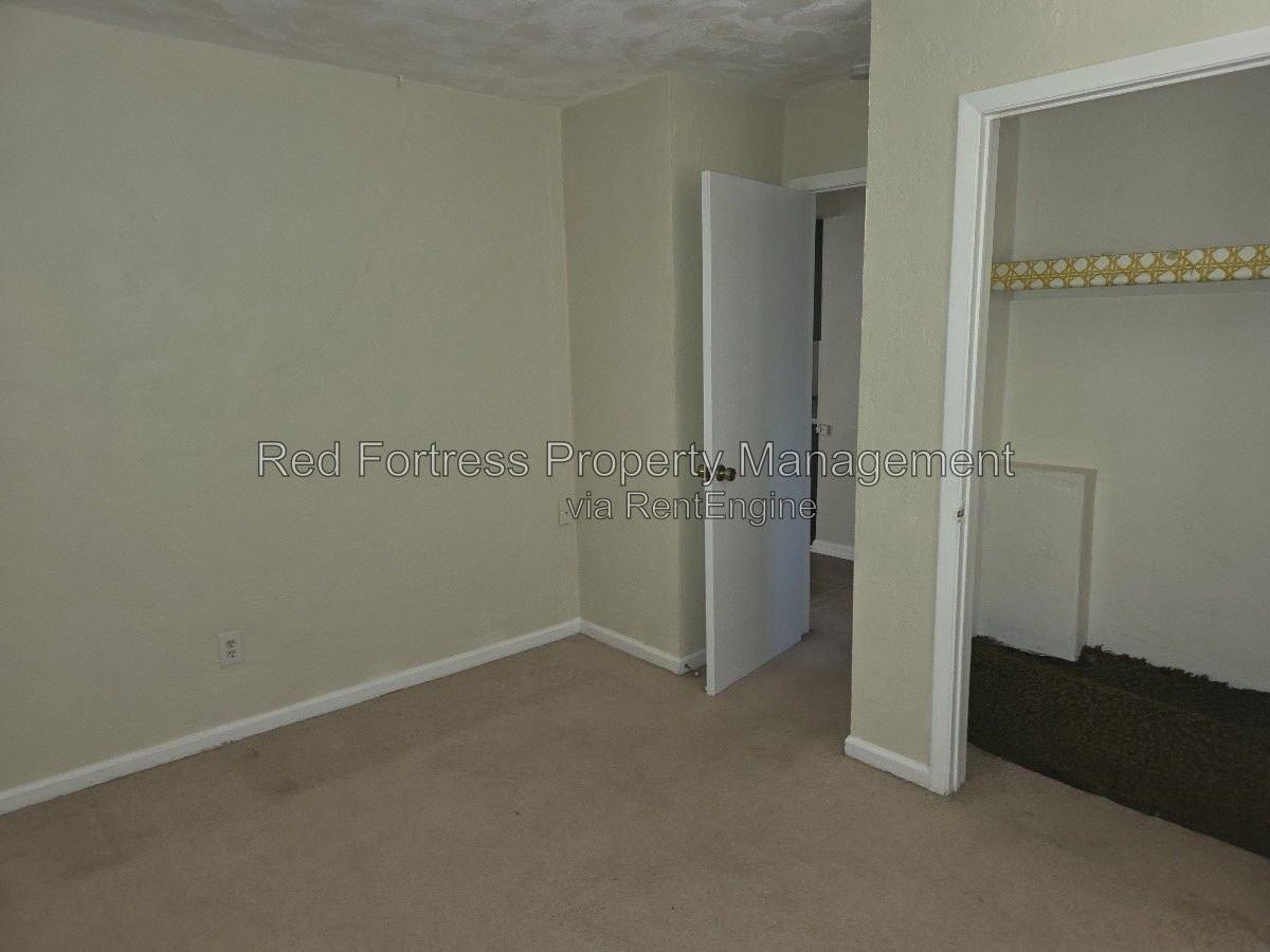 718 Karlov St - Photo 5 of 8