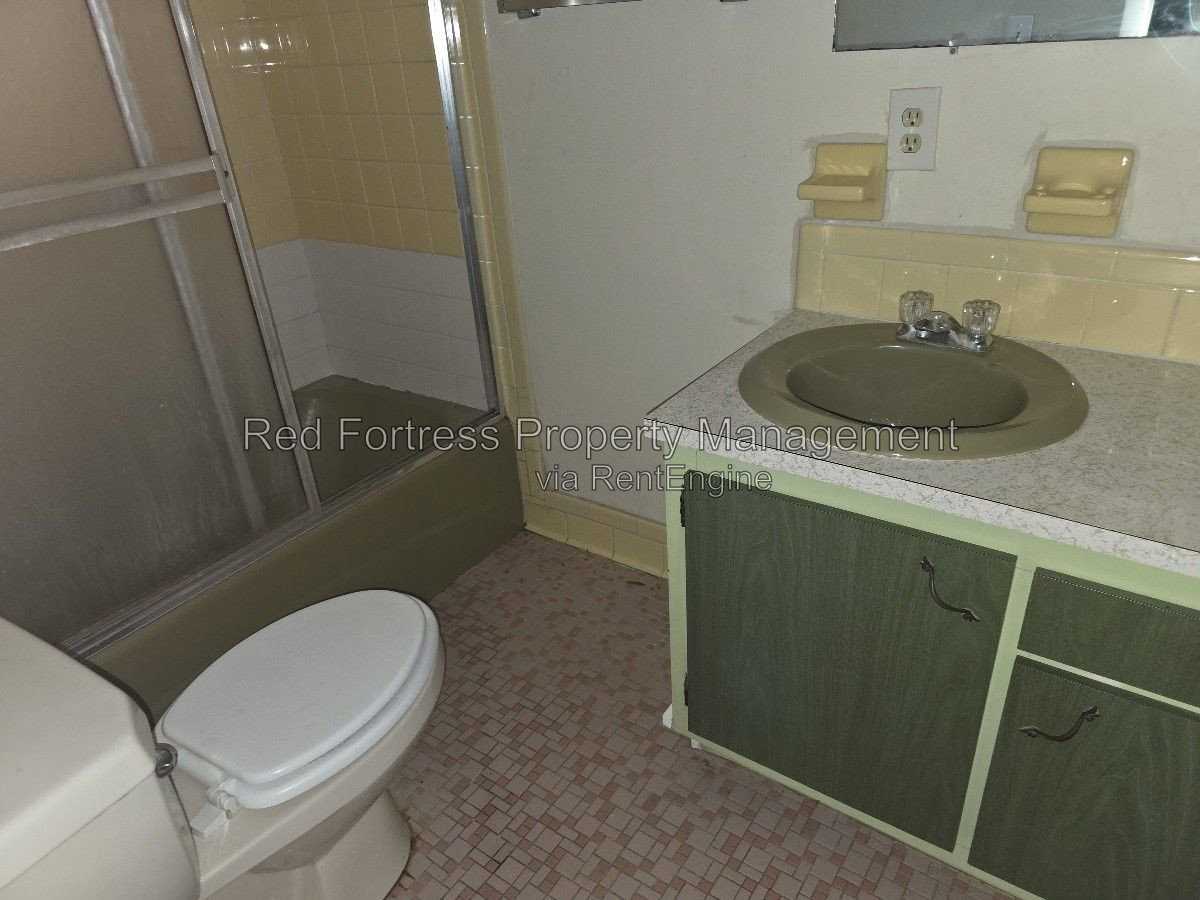 718 Karlov St - Photo 6 of 8