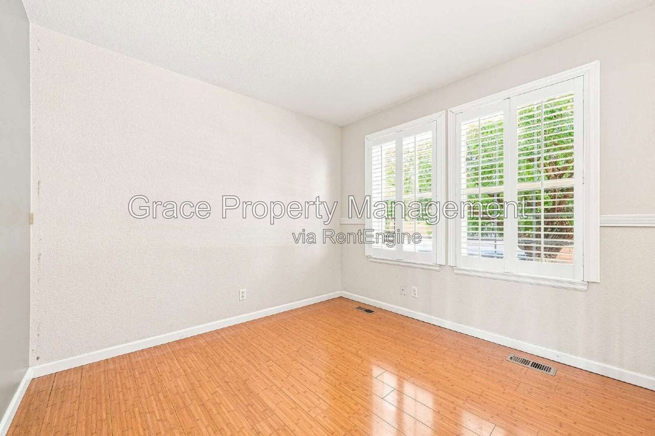 10982 Steele St - Photo 2 of 25