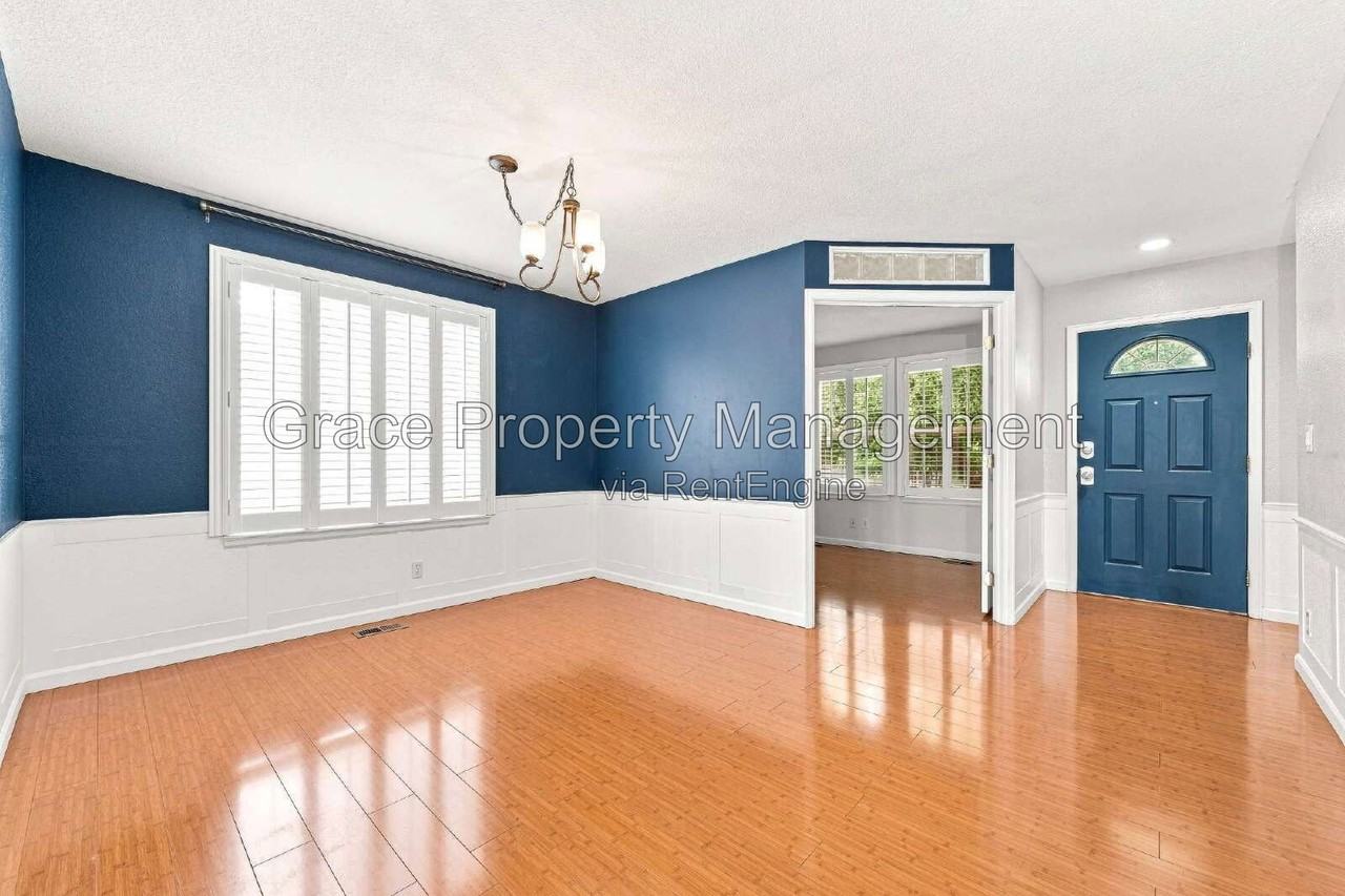 10982 Steele St - Photo 3 of 25