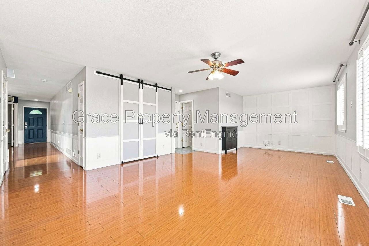 10982 Steele St - Photo 5 of 25