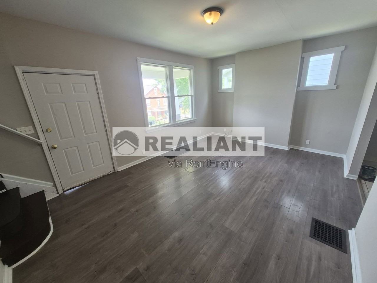 112 10th Ave - Photo 3 of 15