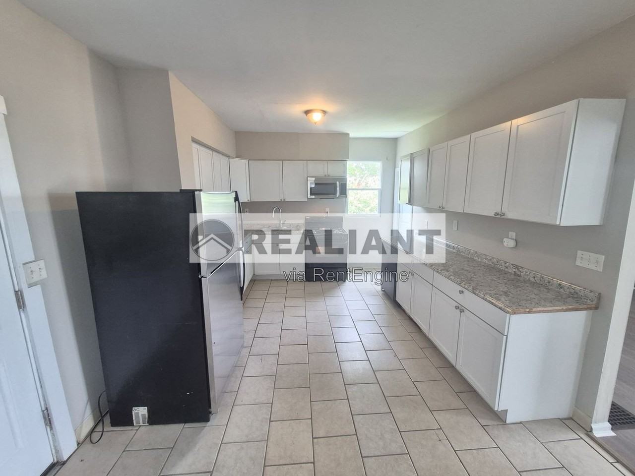 112 10th Ave - Photo 4 of 15