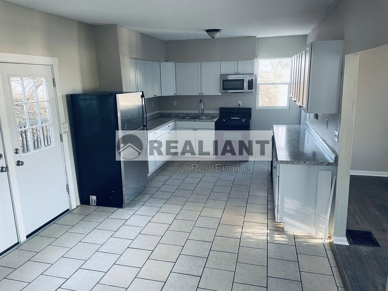 112 10th Ave - Photo 5 of 15