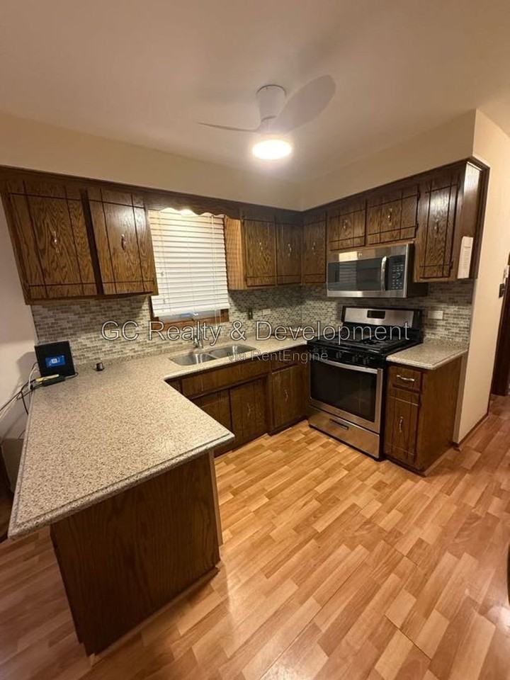 5738 S Central Ave - Photo 2 of 14