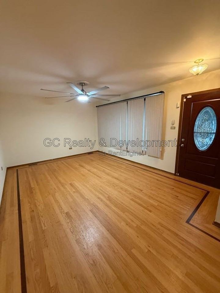 5738 S Central Ave - Photo 3 of 14