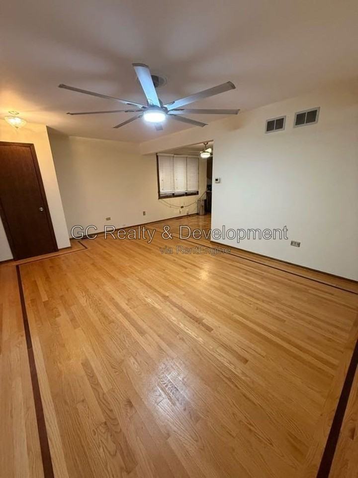 5738 S Central Ave - Photo 4 of 14