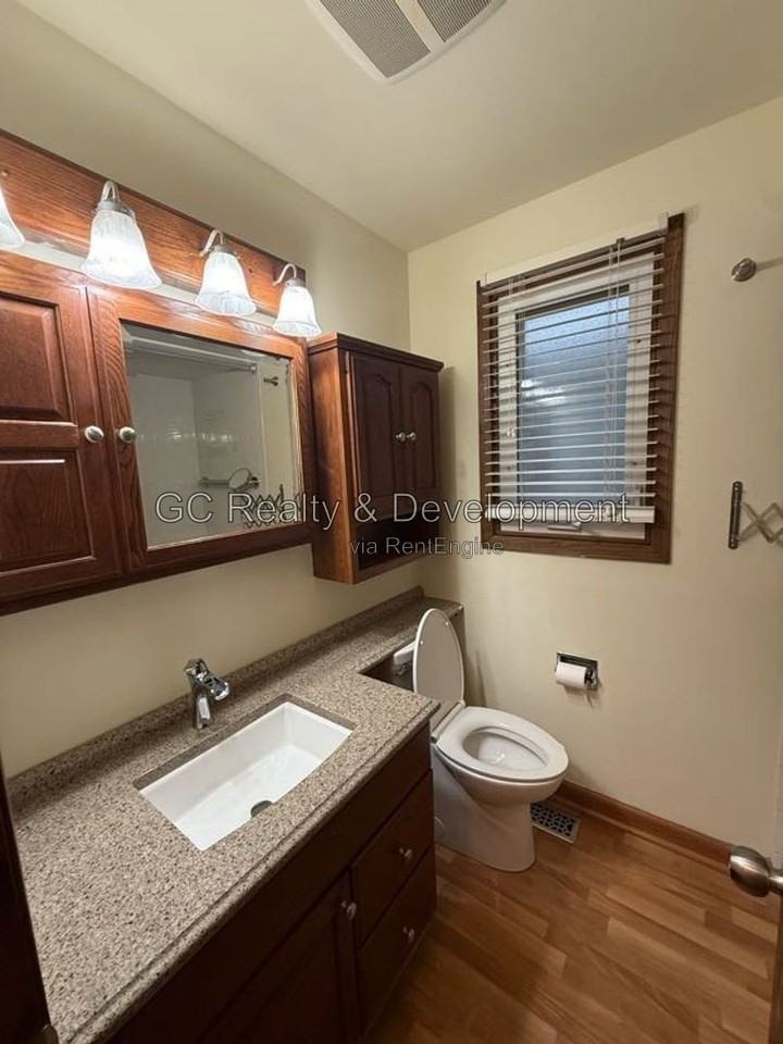 5738 S Central Ave - Photo 5 of 14