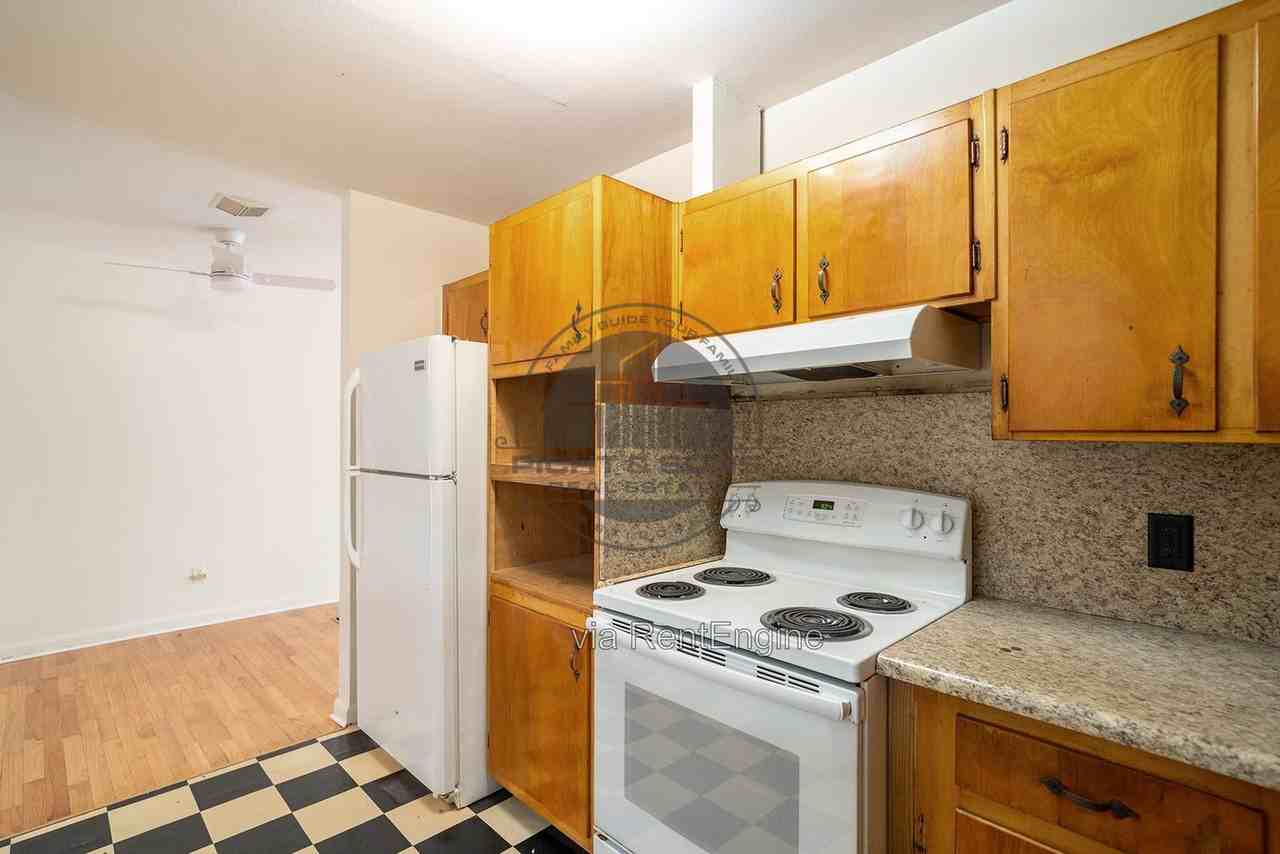 1712 Canterbury St - Photo 5 of 19