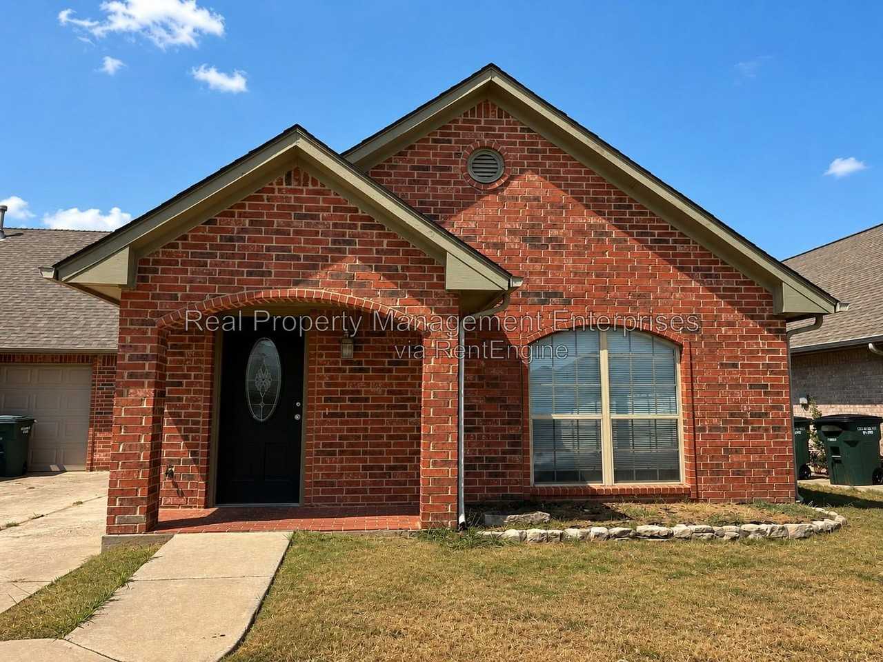 4713 Castle Bay Cv - Photo 2 of 46