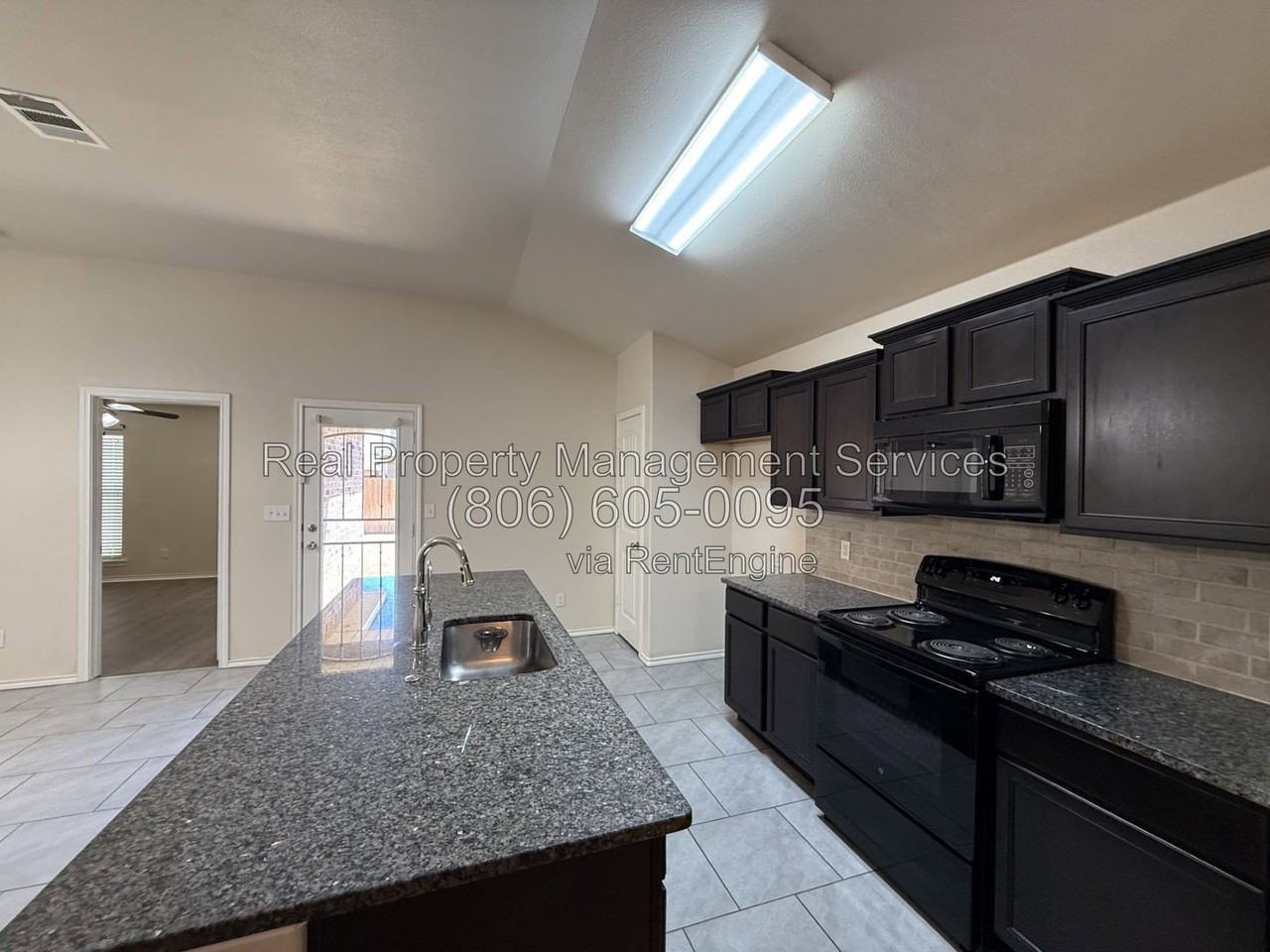 7431 104th St - Photo 3 of 12